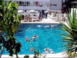 Villa del Mar hotel and pool